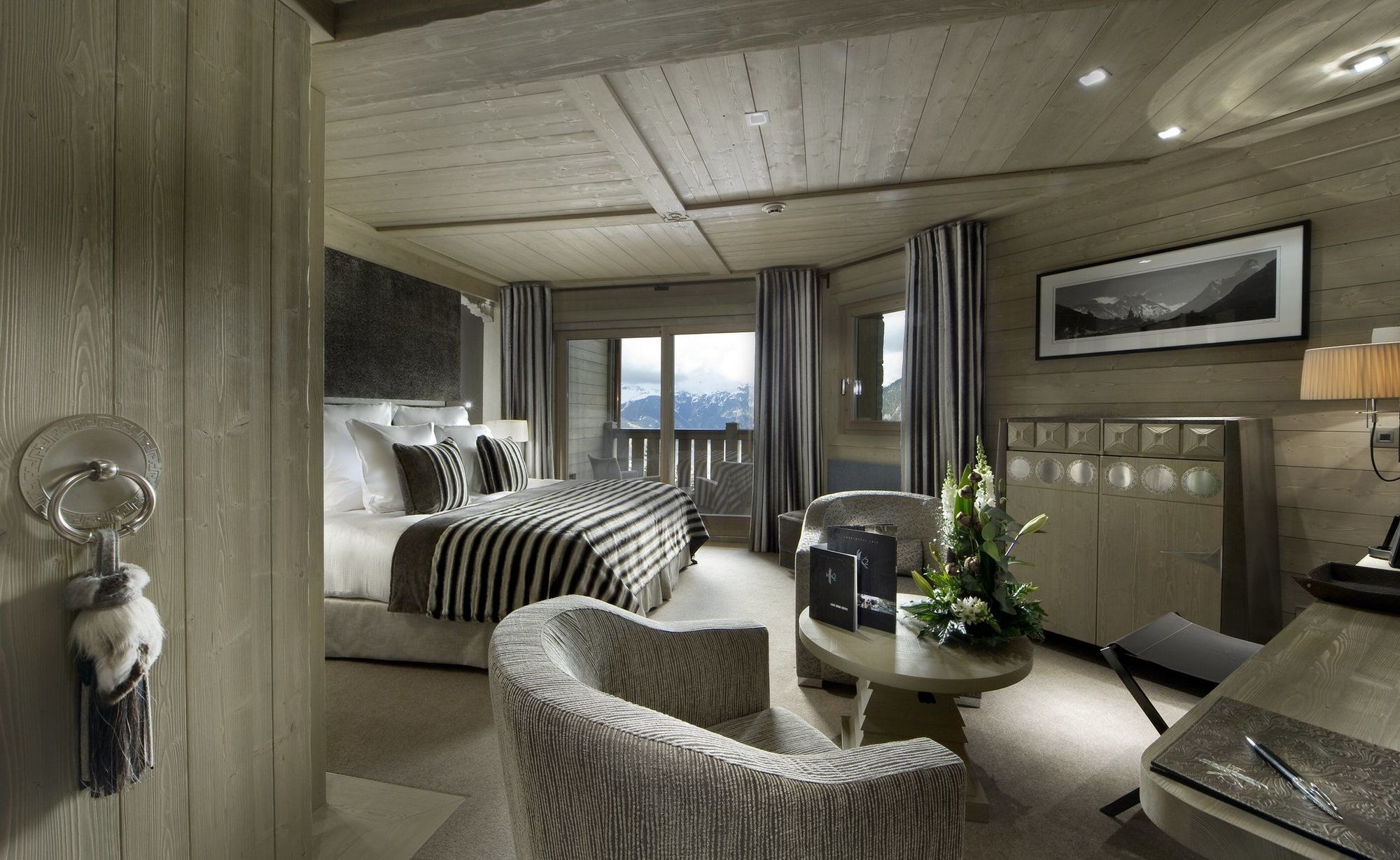 Hotel Le K2 Palace Courchevel Exterior photo